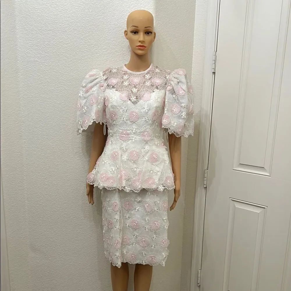 Wedding Dress Elegant White Embroidered Lace Applique Pink Flowers Size 10